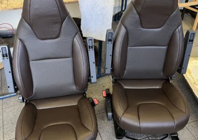 Fotele samochodowe po renowacji